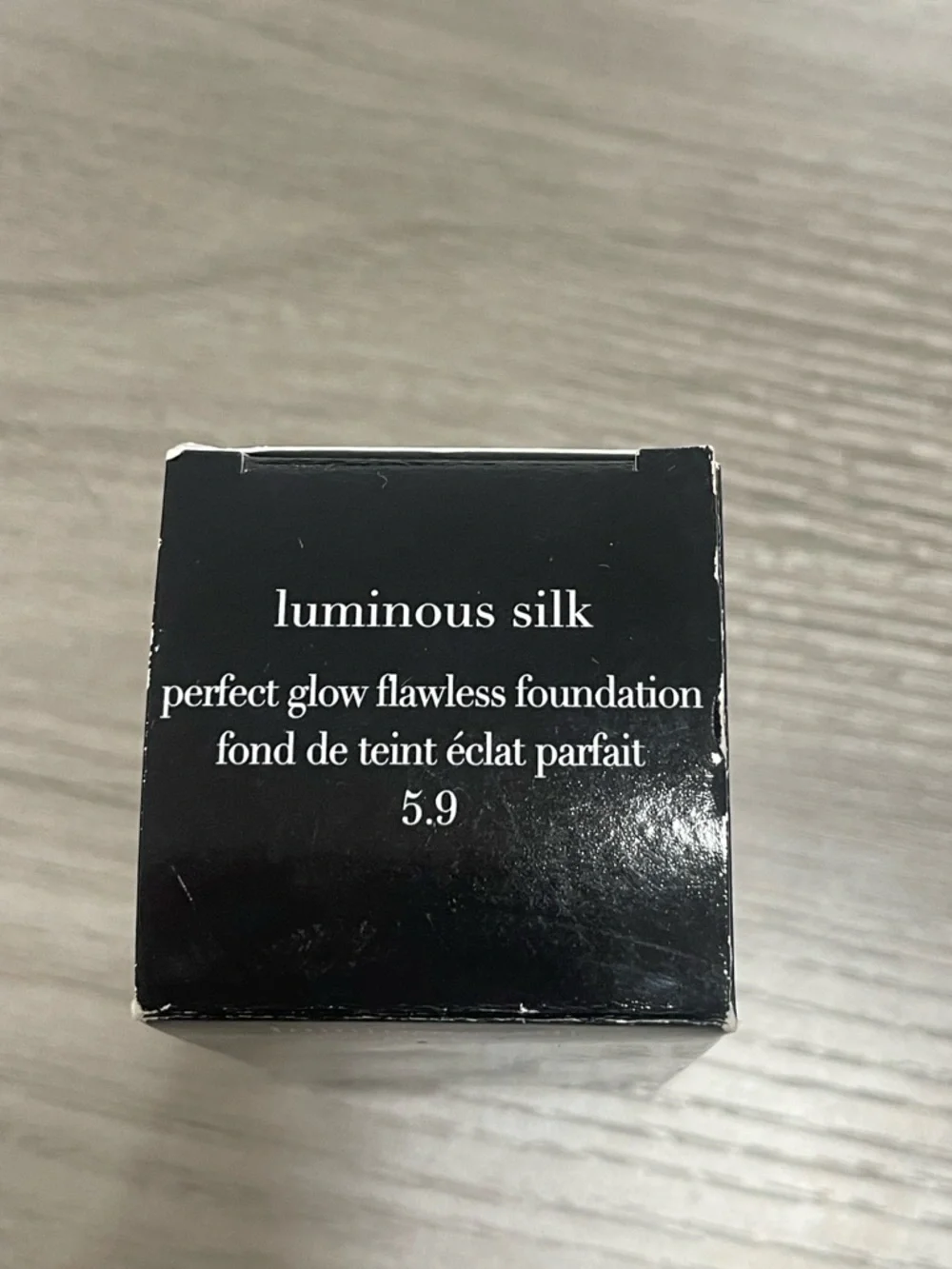 Giorgio Armani Luminous Silk Foundation Colour: 5.9 - Picture 2 of 8